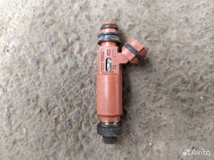 Форсунка инжекторная электрическая Mazda Demio 1.3