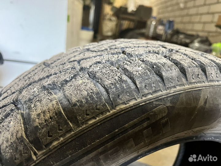 Pirelli Ice Zero 215/55 R17