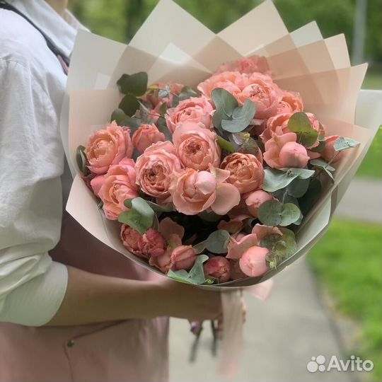 Букет из 5 кустовых пионовидных роз Джульетта