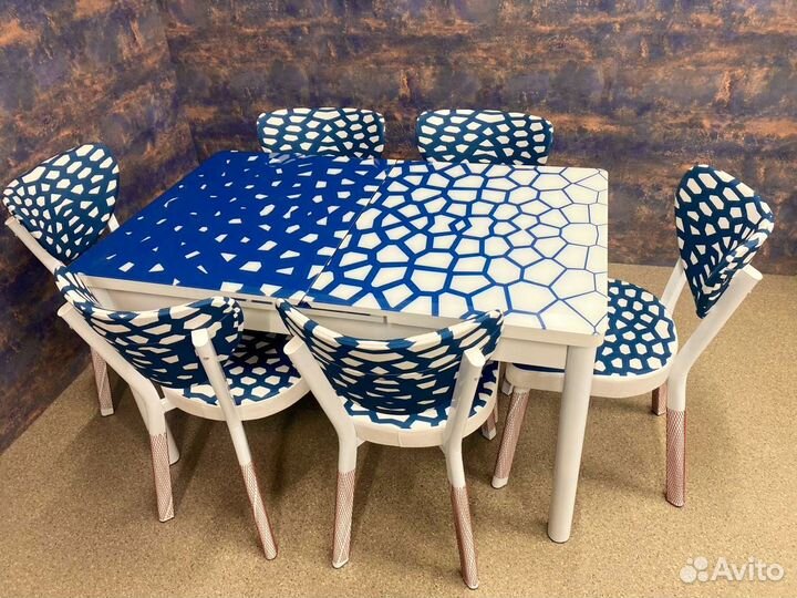 Кухонный стол и стулья