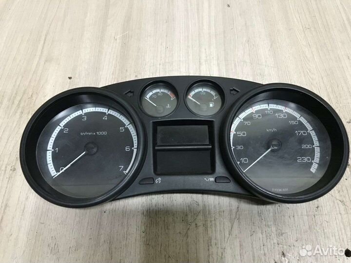 Щиток приборов Peugeot 408