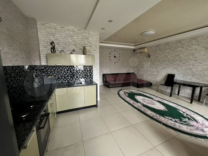 Комната 80 м² в 2-к., 1/3 эт.