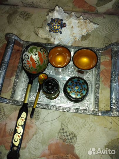 Сувениры: шкатулка,ложки,поднос,рюмка,стопки
