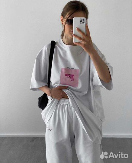 Костюм с изящным принтом