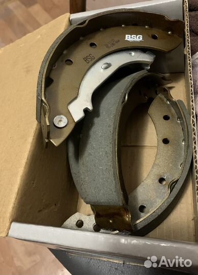 Задние тормозные колодки BSG 75-205-004