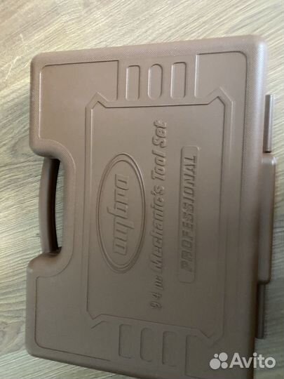 Набор инструментов для авто в чемодане