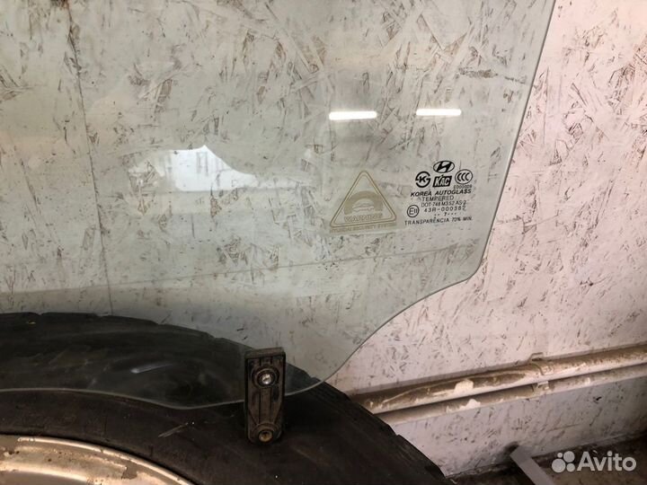 Стекло двери переднее левое Hyundai Tucson 1