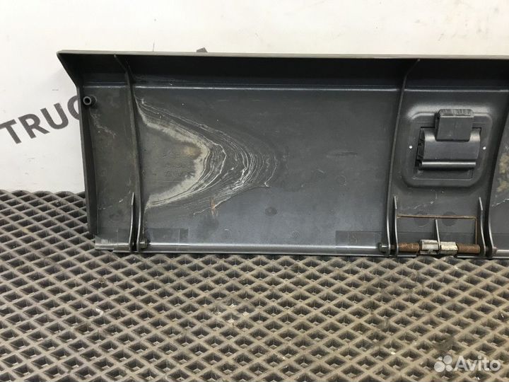 Крышка передней консоли