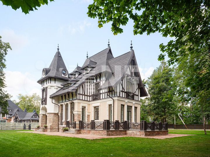 Дом 399 м² на участке 48 сот.