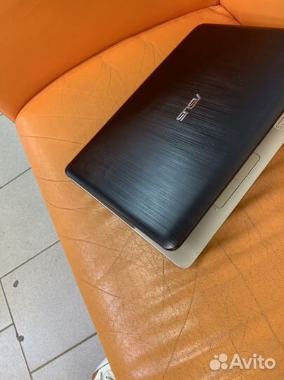 Ноутбук asus D541S