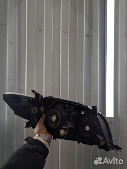 Фары передние toyota corolla E150