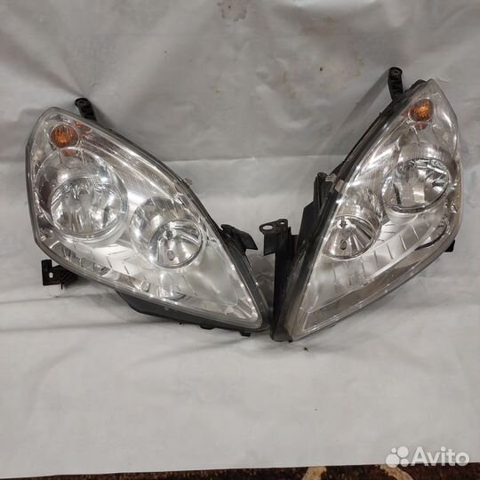 Фары Opel Zafira B комплект