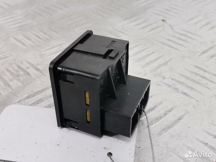 Кнопка (выключатель) Mitsubishi Galant 7 1997