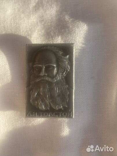 Редкий значок с портретом Льва Толстого (СССР)