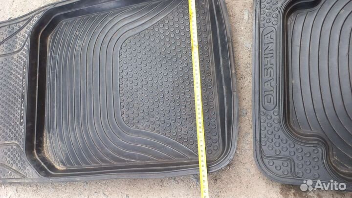 Автомобильные коврики резиновые универсальные