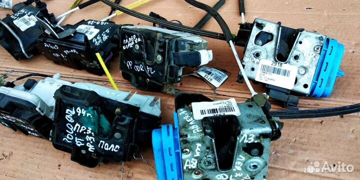 Замок ручка двери Фольксваген Поло 4