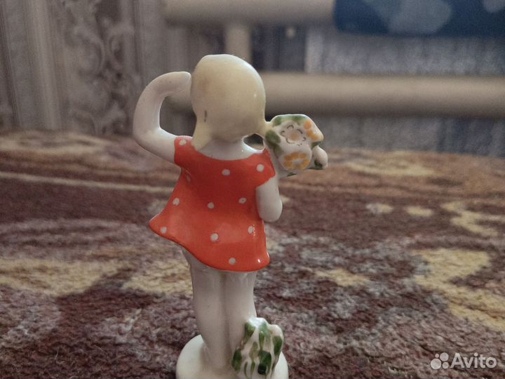 Статуэтка фарфоровая лф3