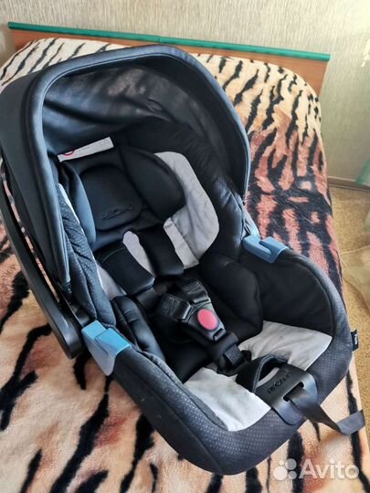 Продам автолюльку Recaro Privia + isofix