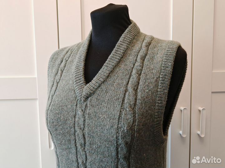 Шерстяной жилет вязаный косами безрукавка шерсть