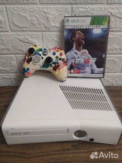 Xbox 360S(320gb,белая+fifa18)