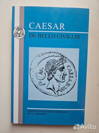 Книги на латинском и словарь Дворецкого