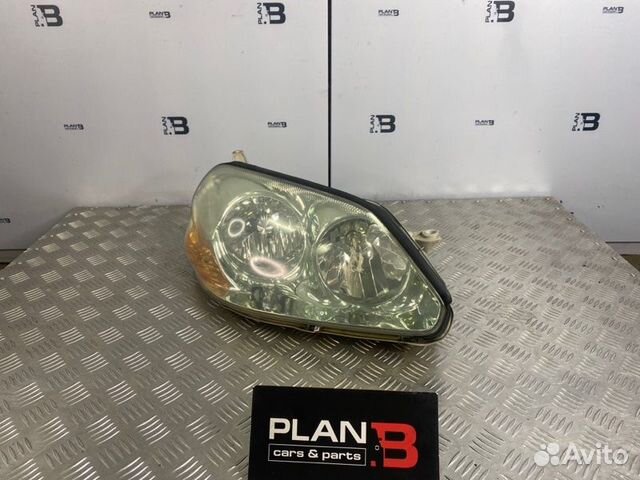 Фара галогеновая передняя правая Toyota Mark 2