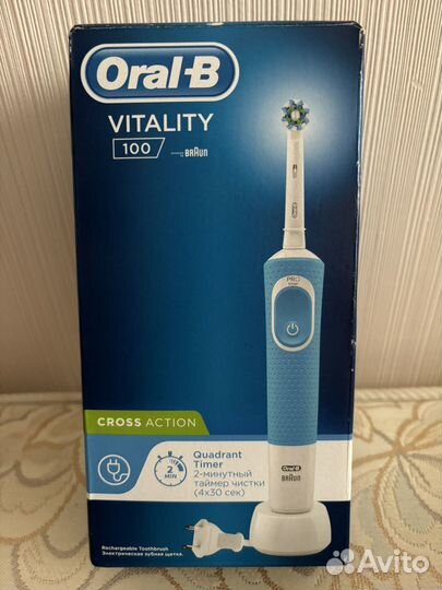 Электрическая зубная щетка Oral-B CrossAction D100