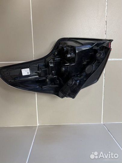 Фонарь задний левый Toyota Rav4