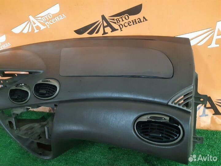 Торпедо Ford Focus Se седан 2.0 2001