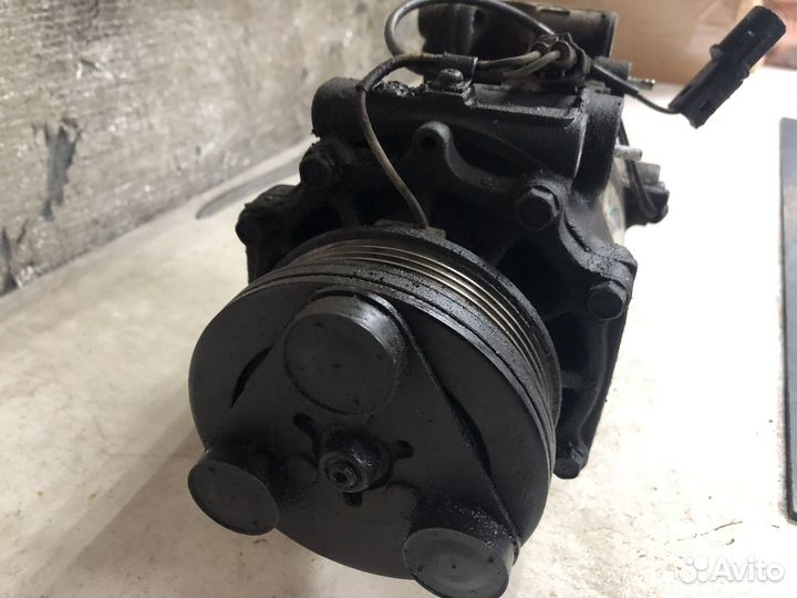 Компрессор кондиционера Mitsubishi Lancer 9