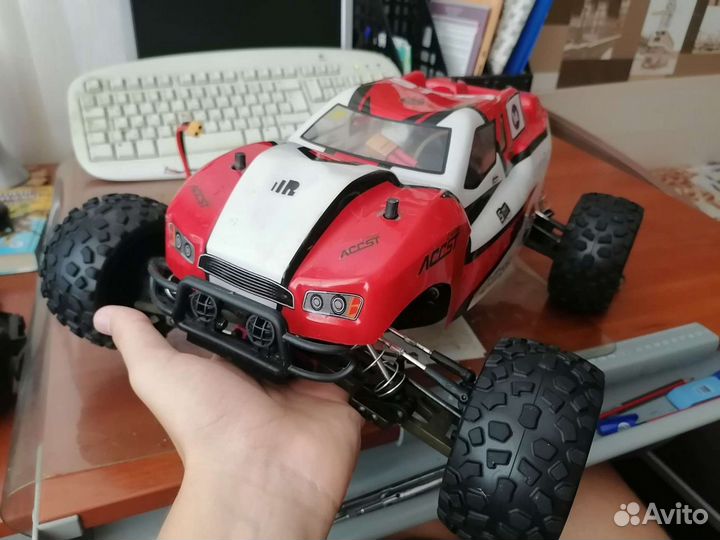 Радиоуправляемая машина для бездорожья Survolt st