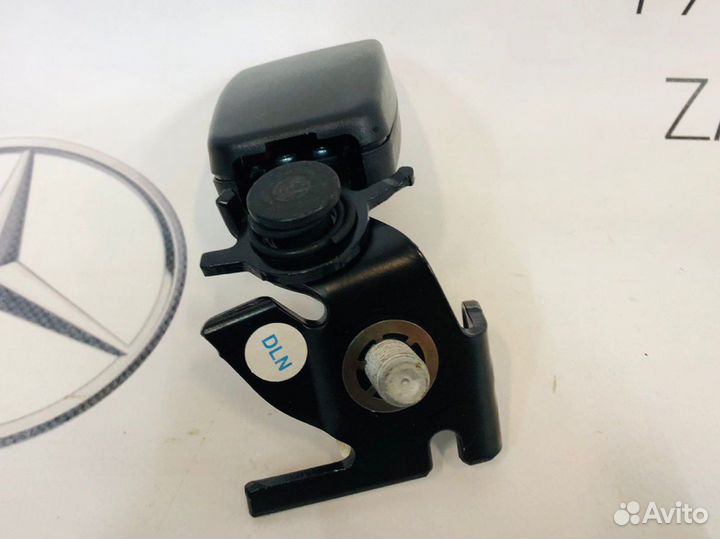 Замок ремня безопасности левый Mercedes W212