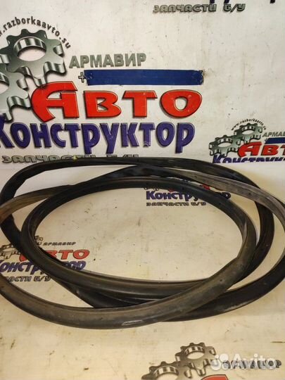 Уплотнительная резинка боковой двери передняя