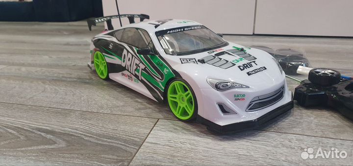 Автомобиль на пульте управления. Дрифт-кар