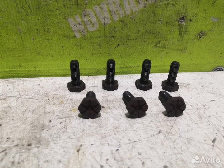 Болт маховика Рено Клио 2 Симбол