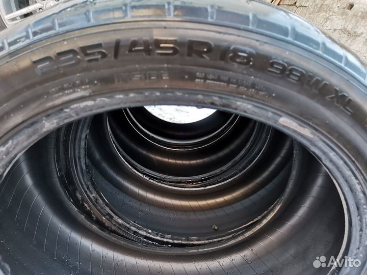 Nokian Tyres Hakka Black 235/45 R18 98