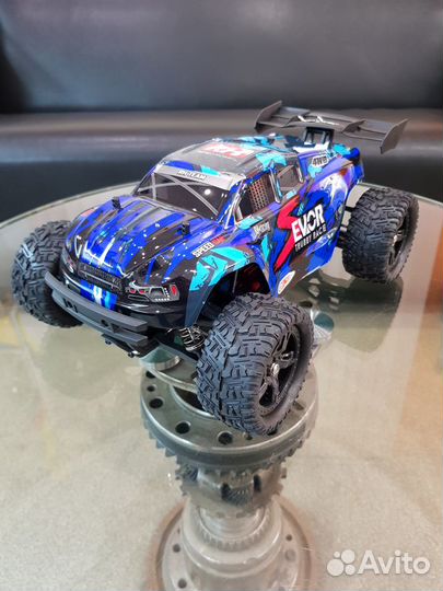 Радиоуправляемая модель Трагги RemoHobby S-evor V2