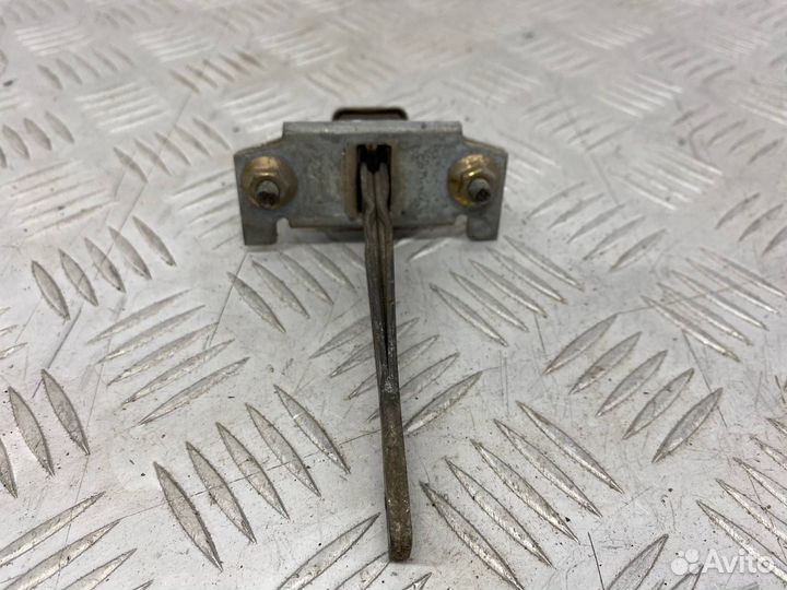 Б/У ограничитель двери задний левый Mazda Demio