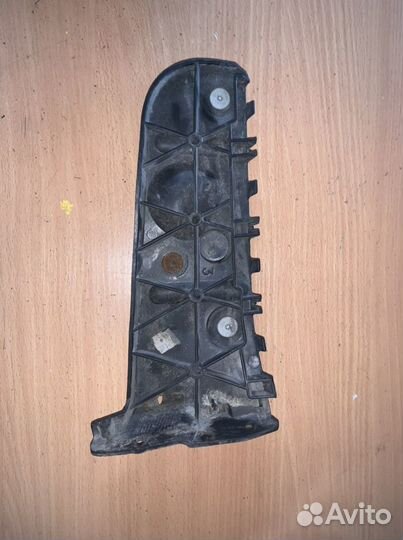 Направляющая заднего бампера правая A4 B6 2000