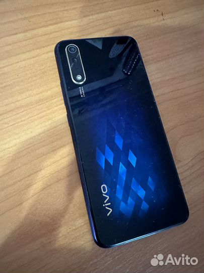 Телефон Vivo V17 Neo
