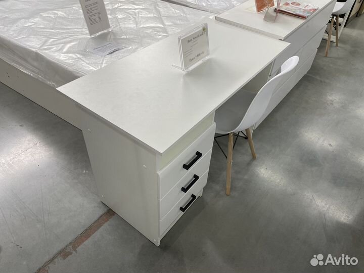 Письменный стол