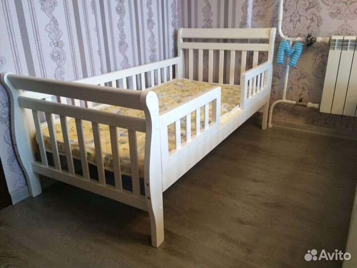 Детская кроватка из массива сосны