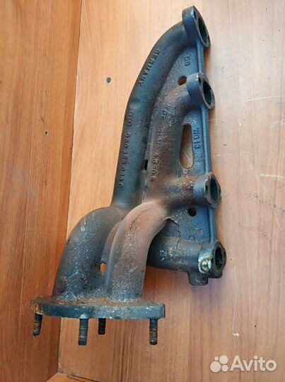 Коллектор выпускной Фольксваген Пассат 1,6 AHL