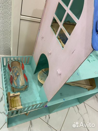 Деревянный дом для барби с мебелью