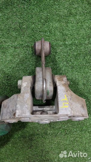 Опора (подушка) двигателя задняя Nissan Qashqai J