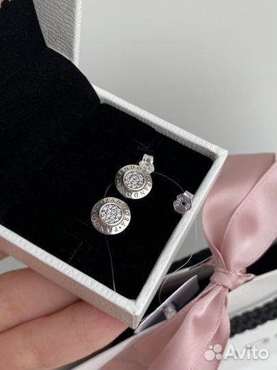 Пусеты Pandora Логомания