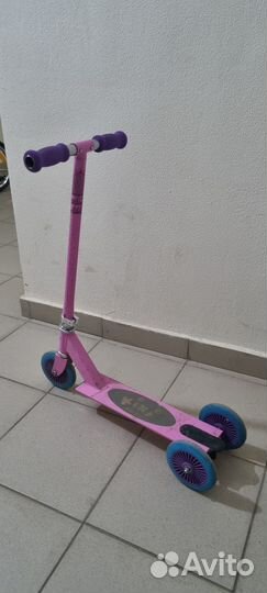 Самокат трехколесный razor