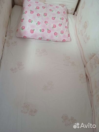 Детская кроватка с продольным маятником