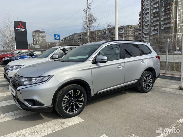 Mitsubishi Outlander 2.0 CVT, 2022