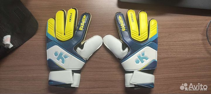 Вратарские перчатки